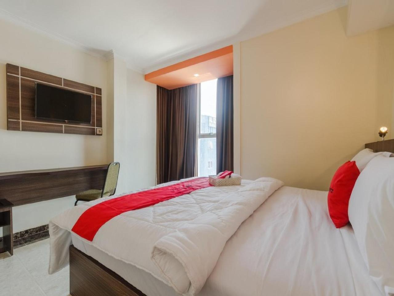 נקסר Reddoorz Plus @ Boulevard Panakkukang מראה חיצוני תמונה
