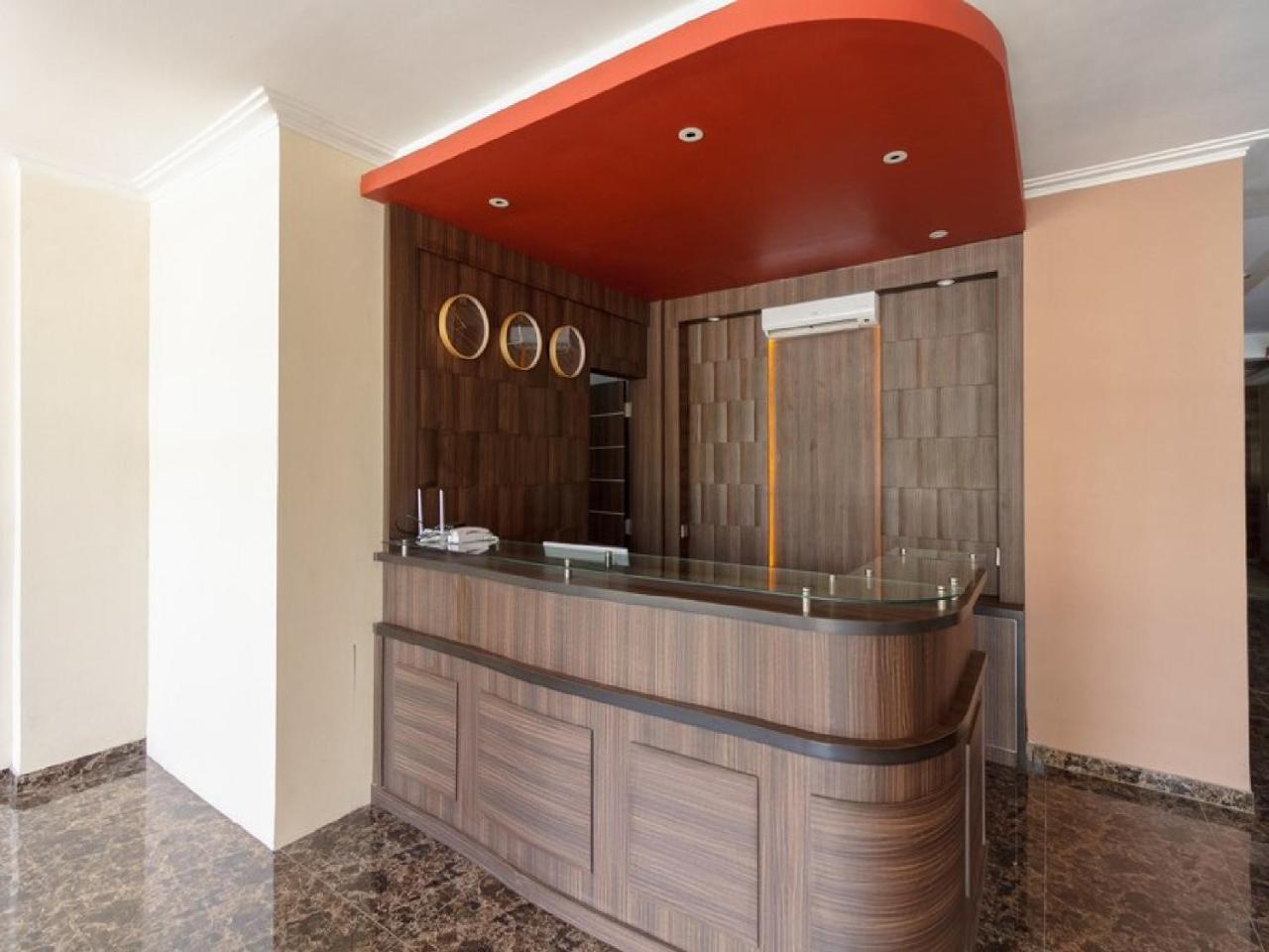 נקסר Reddoorz Plus @ Boulevard Panakkukang מראה חיצוני תמונה
