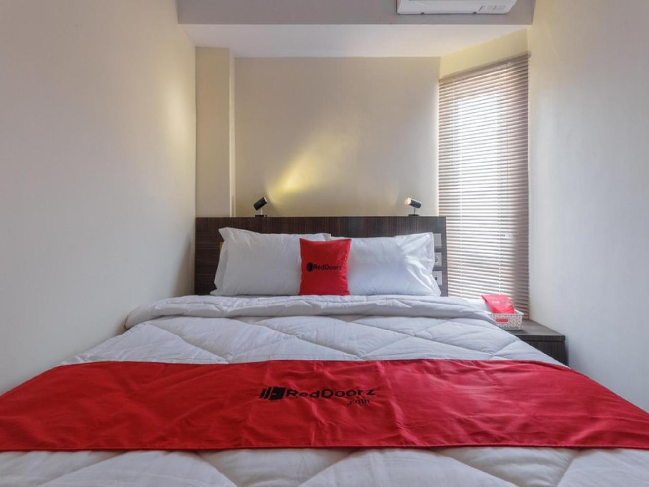 נקסר Reddoorz Plus @ Boulevard Panakkukang מראה חיצוני תמונה