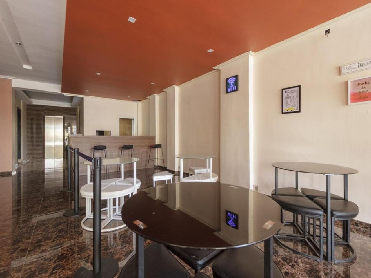 נקסר Reddoorz Plus @ Boulevard Panakkukang מראה חיצוני תמונה