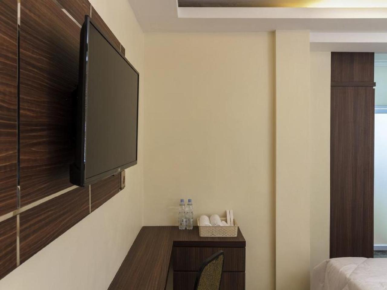 נקסר Reddoorz Plus @ Boulevard Panakkukang מראה חיצוני תמונה