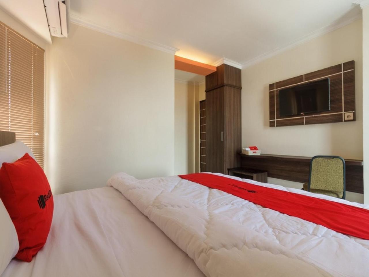 נקסר Reddoorz Plus @ Boulevard Panakkukang מראה חיצוני תמונה