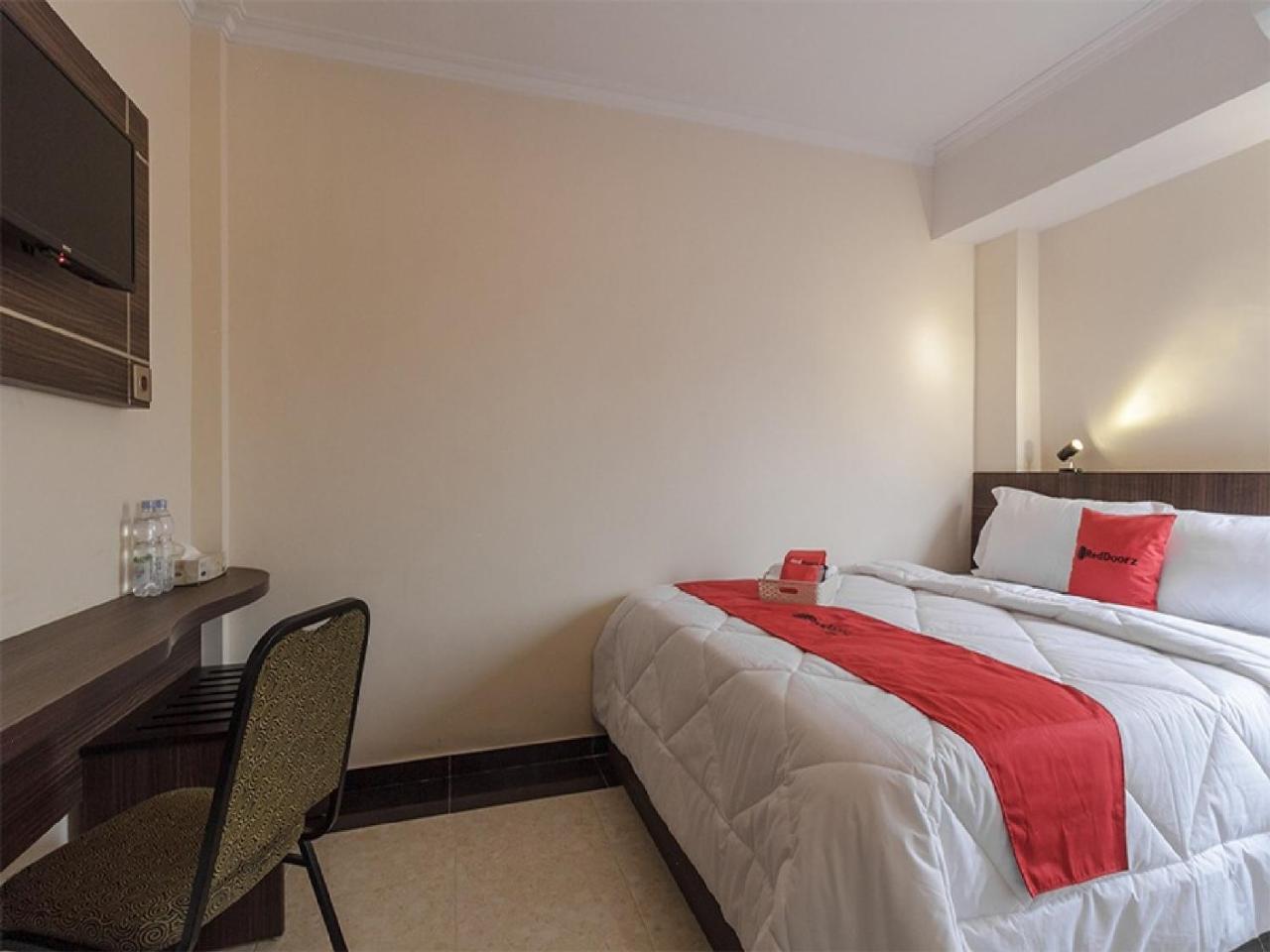 נקסר Reddoorz Plus @ Boulevard Panakkukang מראה חיצוני תמונה